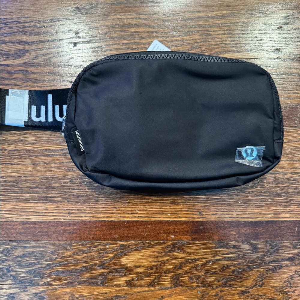 NWT Black Everywhere Black bag (Lululemon logo)
